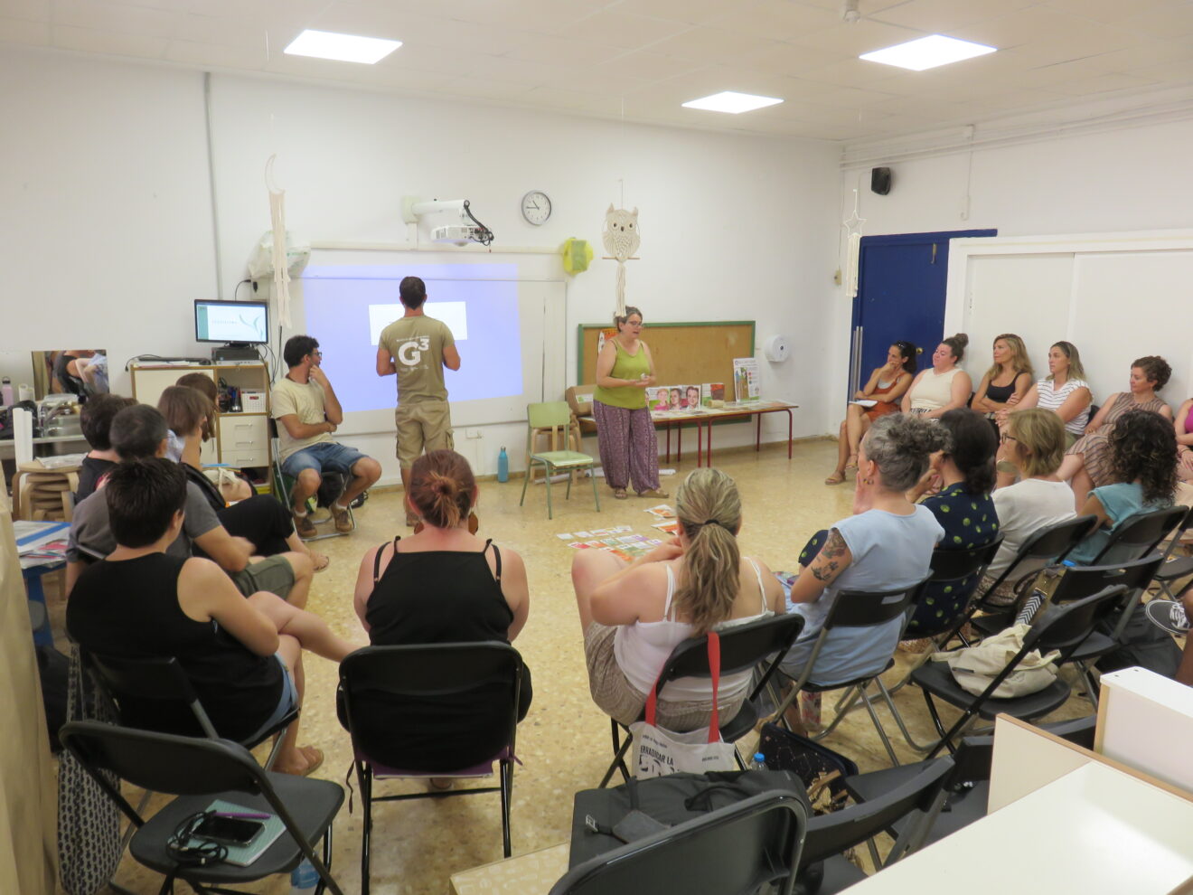 El professorat es forma per a incloure l'hort escolar agroecològic en els seus centres educatius