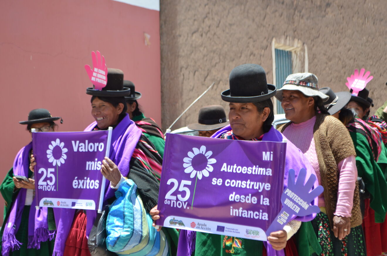 Las mujeres de San Andrés de Machaca (Bolivia) marchan por un municipio libre de violencias 